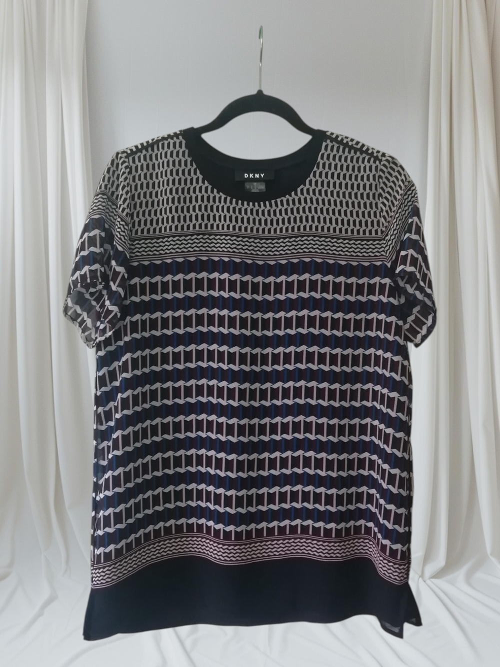 DKNY Black and White Geometric Print Short Sleeve Blouse